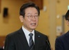 이재명, 검찰 출석 요구에 “먼지털다 안되니 엉뚱한 꼬투리”