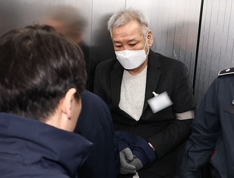건진법사 2심 징역 5년…샤넬백 증거 제출로 1년 감형