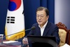 문 대통령 “개 식용 금지 신중히 검토할 때”