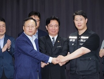 삼성전자 노사, 파업 전날 밤 극적 타결…반도체 성과급 상한 없애고 10년 보장