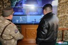 北, 초대형방사포 사격훈련…김정은 