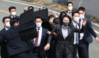 박근혜 전 대통령에 소주병 던진 40대, 항소심서 집유로 감형