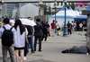 신규 확진자 556명…사흘 만에 600명대 아래