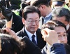 ‘성남FC 후원금 의혹’ 이재명, 검찰 출석