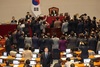 野, 헌정사 첫 권한대행 탄핵소추…한총리 직무정지·최상목 대행체제