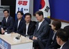 ‘14일째 단식’ 이재명 당대표실로 이동해 단식농성 지속