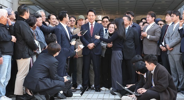 오세훈, '여론조사비 대납' 2심서 무죄…