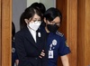 수용번호 4398번 배지 달고 법정 선 김건희 여사…직업 묻자 