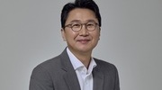 20여년 함께한 직원을 아들로…세라젬 이환성 회장, 이경수 대표 양자 입양해 지분 승계