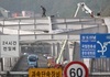 출근길 한강대교 고공시위 50대 5시간 만에 내려와…경찰 체포